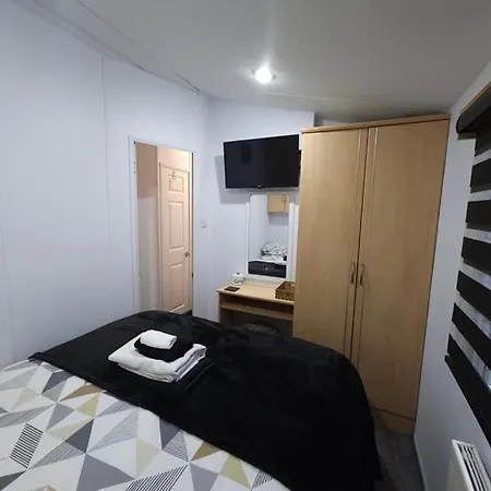 Tattershall Lakes Hot Tub Lodge Breaks Exterior photo
