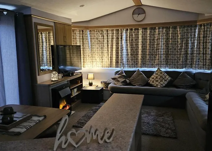 Tattershall Lakes Hot Tub Lodge Breaks