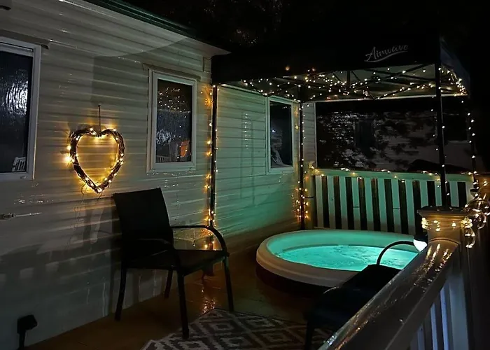 Tattershall Lakes Hot Tub Lodge Breaks